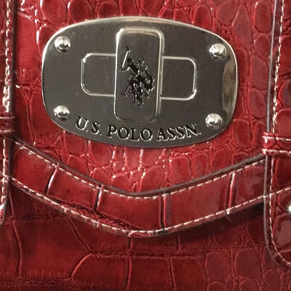 U.S. POLO ASSN. RED CROC PATENT LEATHER CROSSBODY BAG - Picture 4 of 15